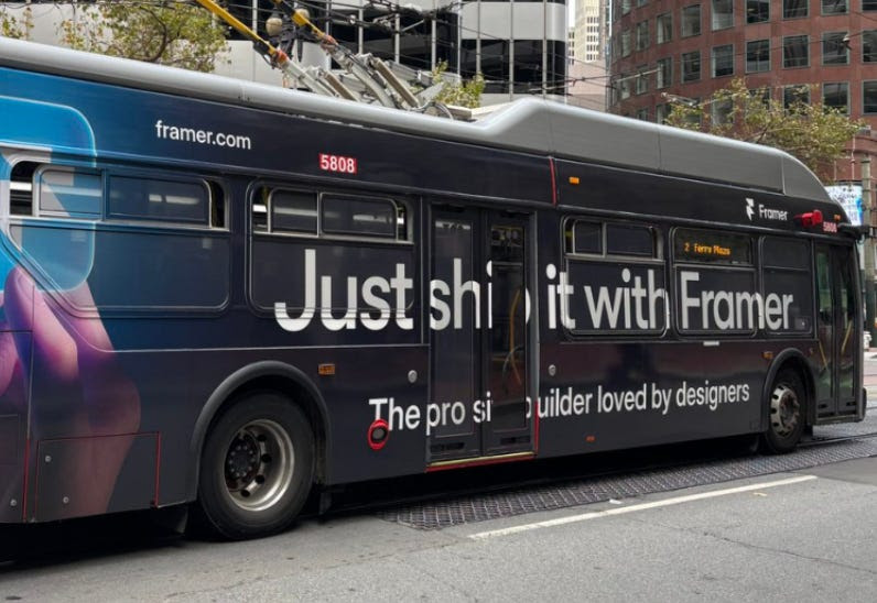 Autobus z reklamą